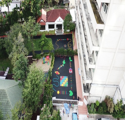 ทำพื้นสนามเด็กเล่น