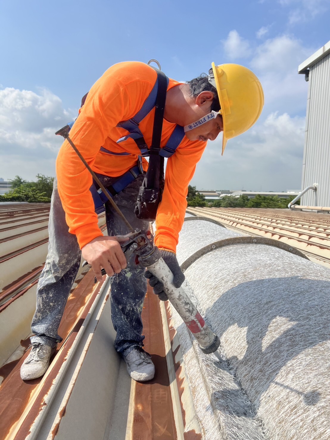 งานซ่อมรั่วซึมซ่อมแซมรอยร้าวและทาสีใหม่