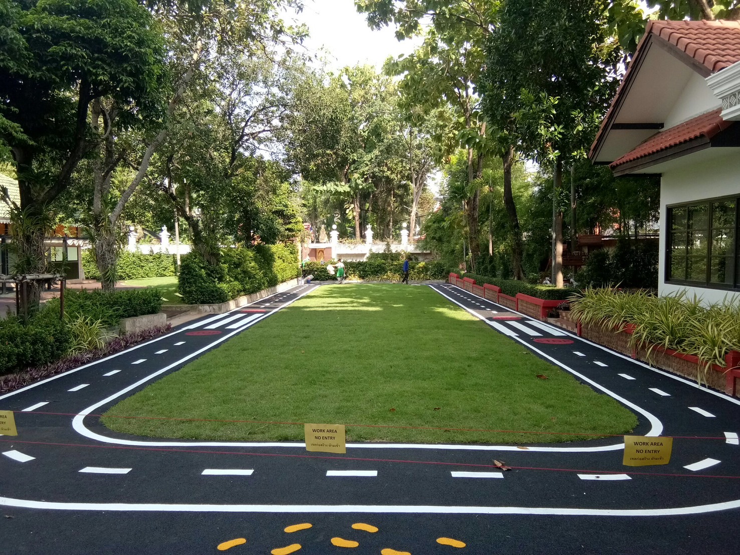 งานทำพื้นสนามเด็กเล่น