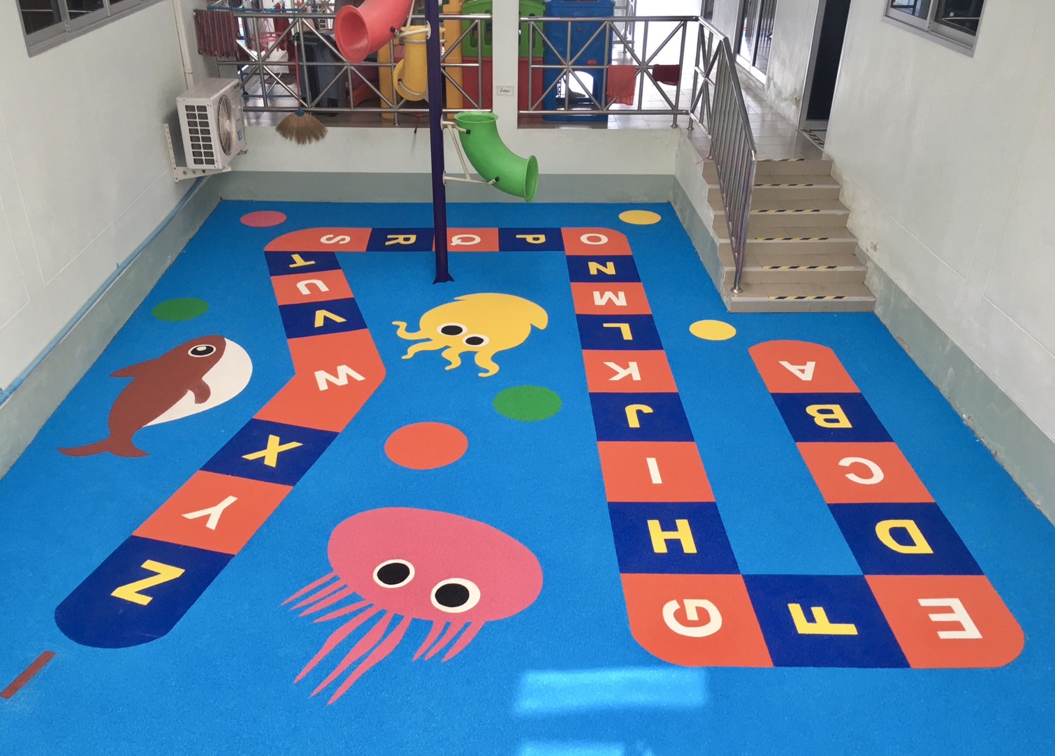 งานทำพื้นสนามเด็กเล่น