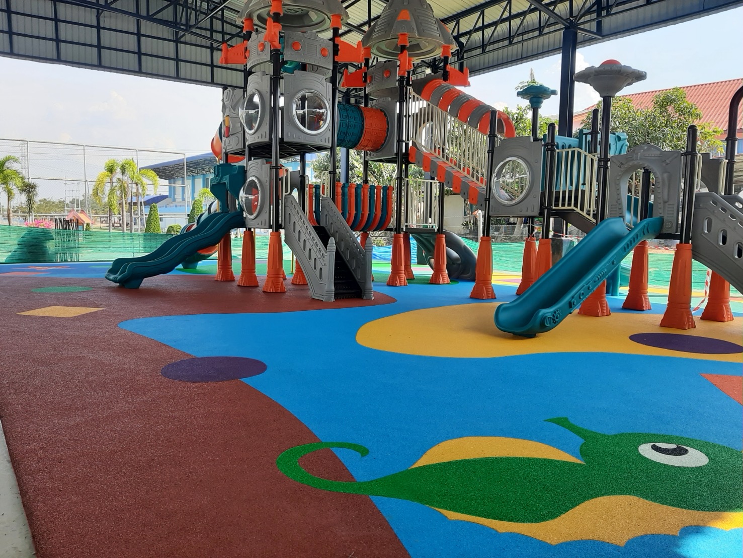 งานทำพื้นสนามเด็กเล่น