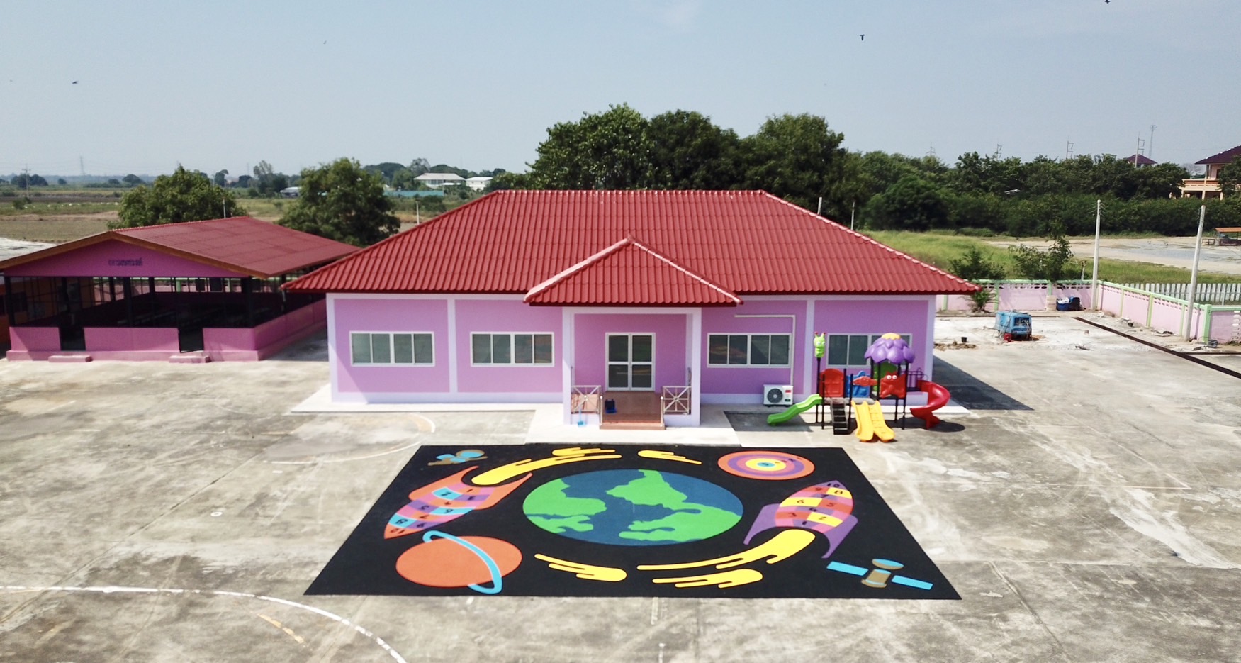 งานทำพื้นสนามเด็กเล่น