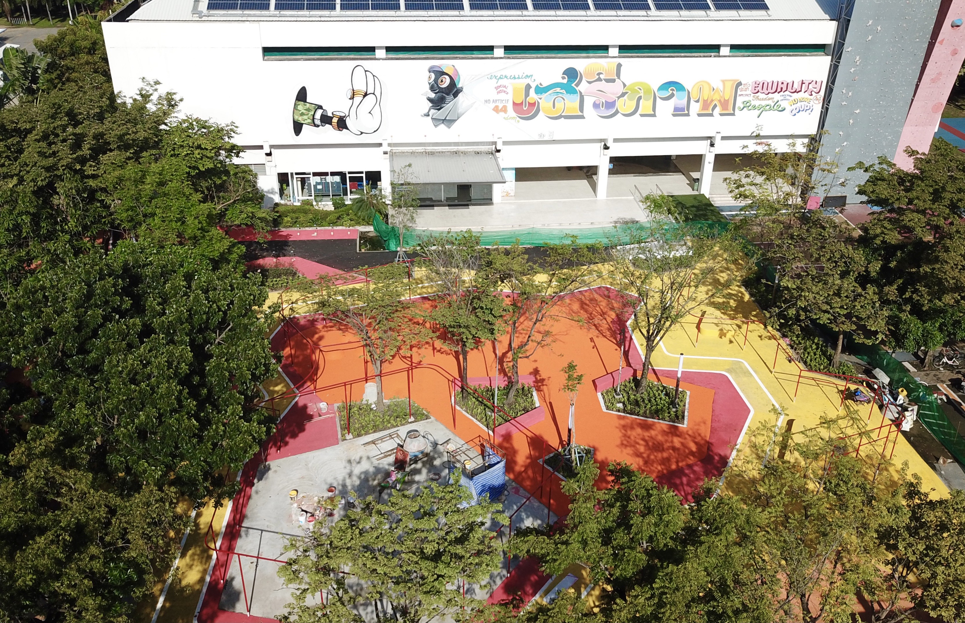 งานทำพื้นสนามเด็กเล่น