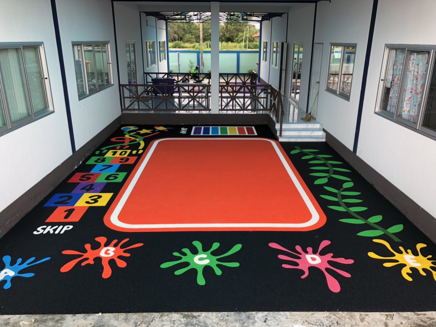 งานทำพื้นสนามเด็กเล่น