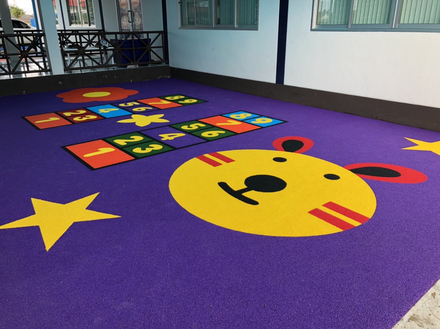 งานทำพื้นสนามเด็กเล่น